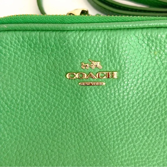 Vintage COACH Crossbody Green Purse in Polished Pebble Leather - Picture 3 of 13
